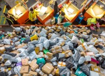 Trung Quốc công bố quy định về bao bì để giải quyết vấn đề rác thải và thúc đẩy tái chế trong lĩnh vực chuyển phát nhanh