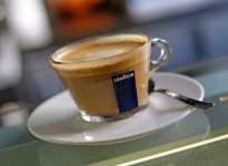 Cơ quan giám sát của Anh cấm quảng cáo viên nén cà phê vì tuyên bố gây hiểu lầm về ủ phân