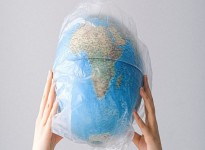 Michael Stephen Giới Thiệu "180-Day Trick" Để Khắc Phục Plastiphobia và Ảnh Hưởng Đến Thị Trường California